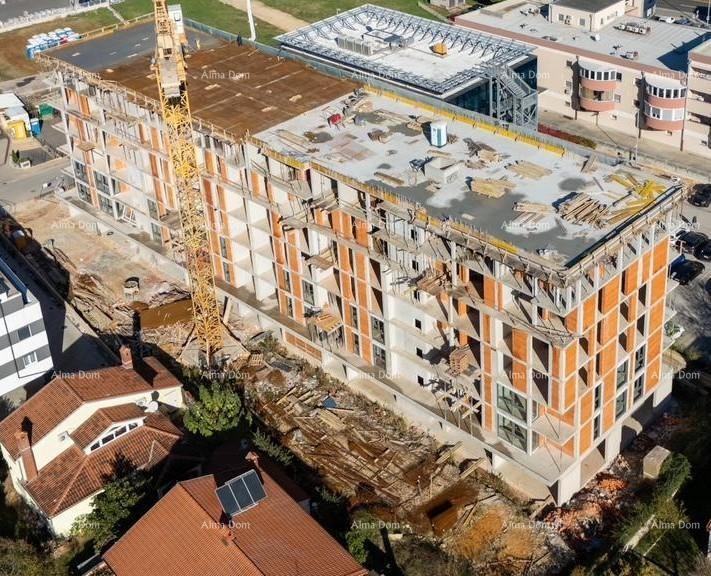 Edificio residenziale moderno con ascensore, vicino al centro. Appartamento con posto auto e cantina a Pula! S7 9