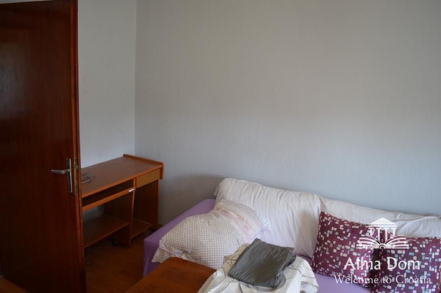 Дом с двумя квартирами и таверной с большим садом. 10