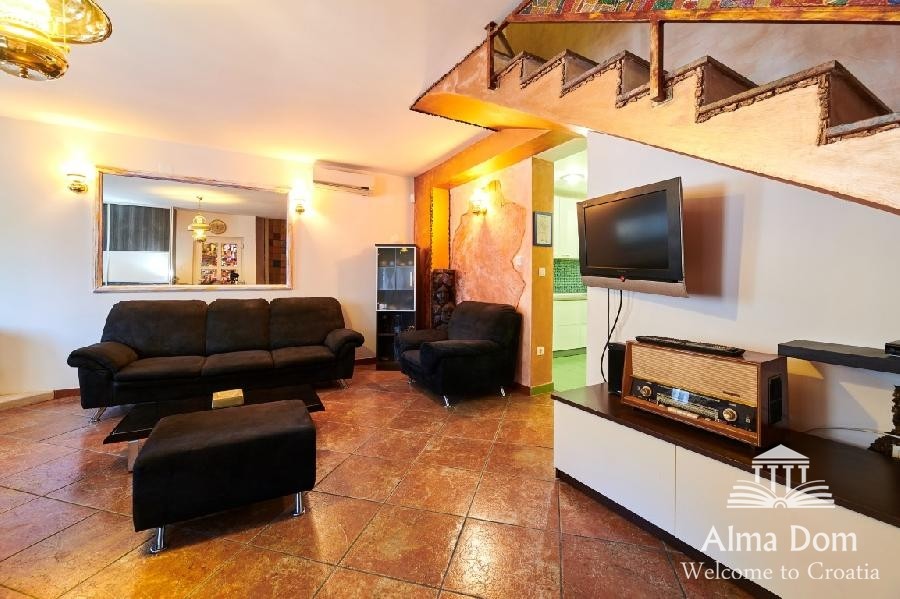 Hiša, blizu mesta Umag. 11