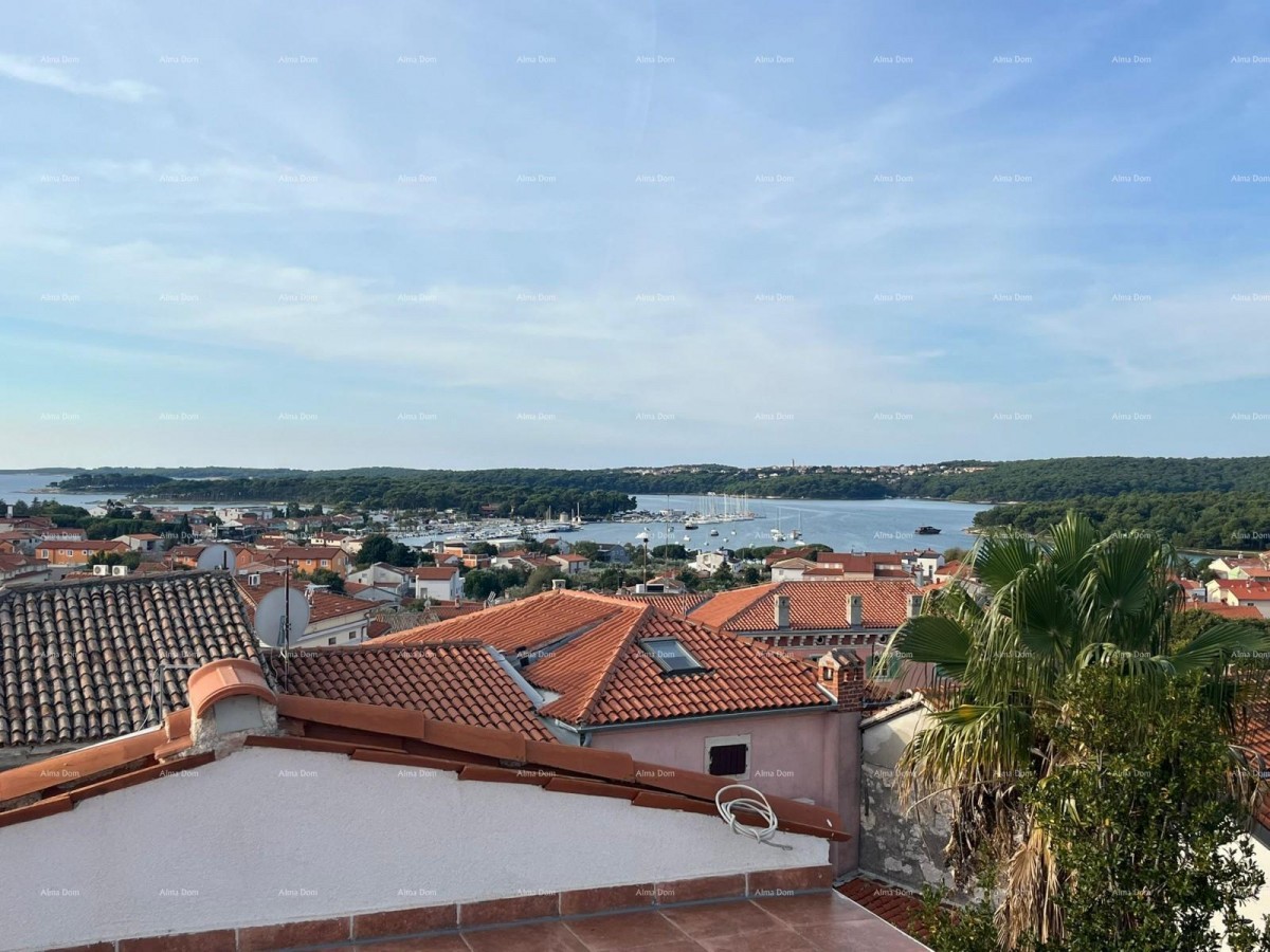 Prodaja - prenovljena hiša na odlični lokaciji z dvema apartmajema in čudovitim razgledom, Medulin! 2