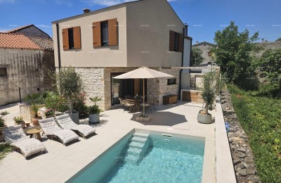 Istra, Marčana – Elegante casa con piscina e giardino di 200 m²