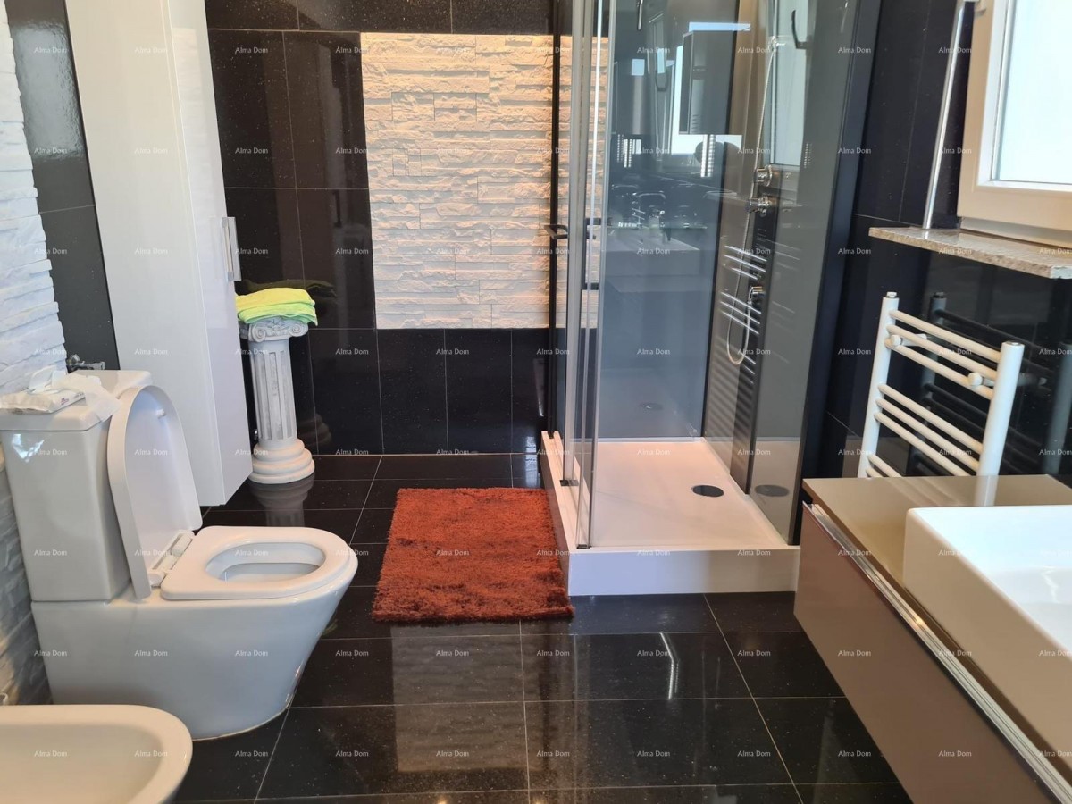 Na prodaju kuća s bazenom – Valtura 17