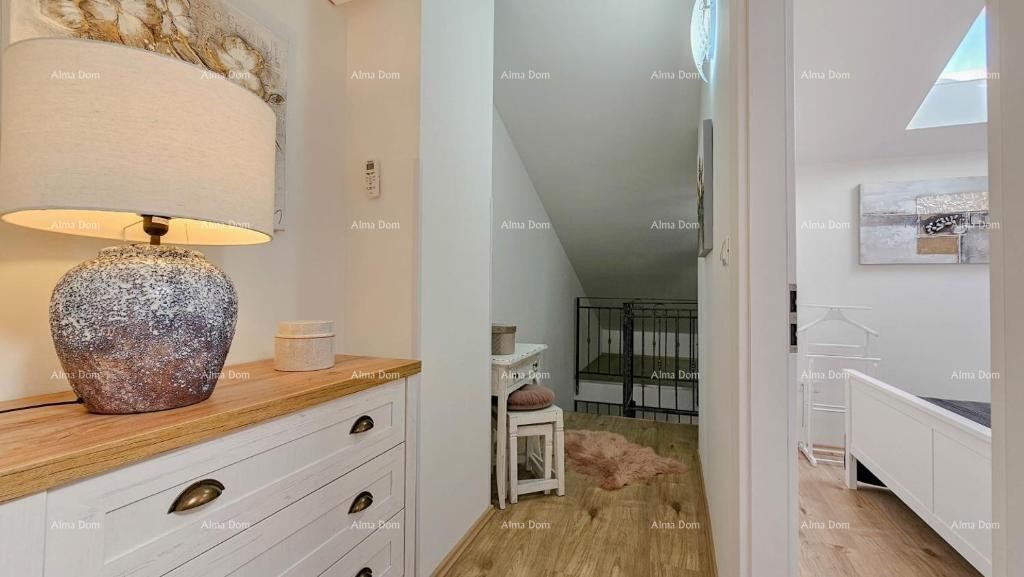 Novigrad – Appartamento su due piani di 84 m² con terrazza e parcheggio 20
