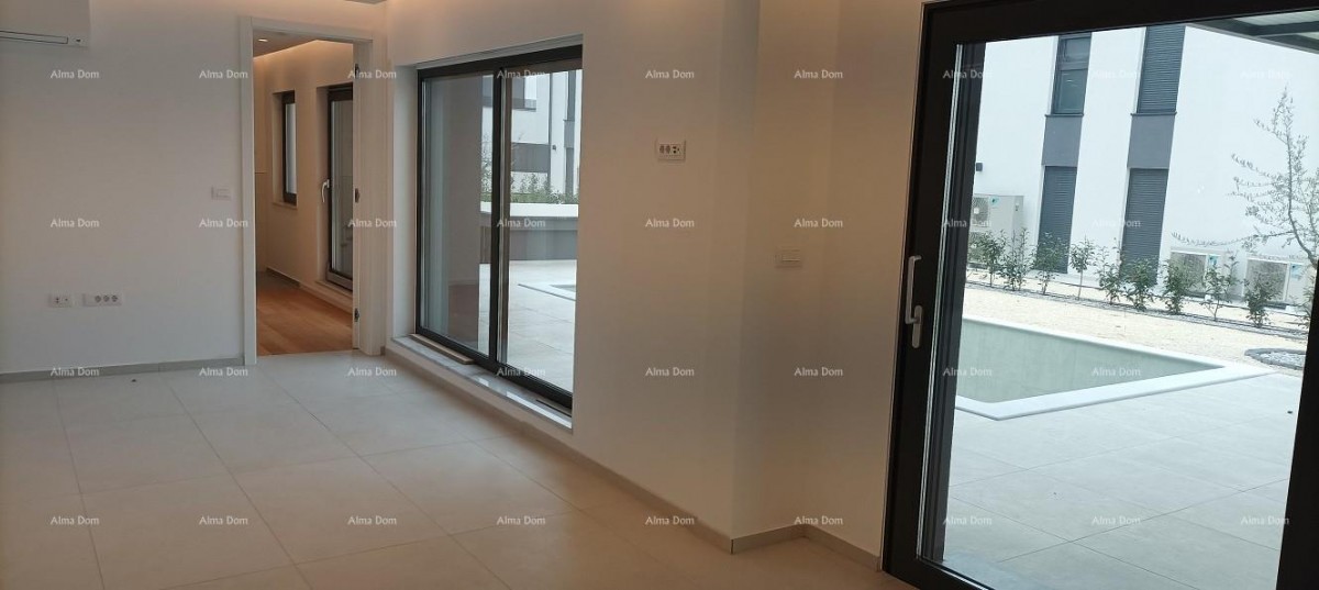 Moderní rekreační vila v uzavřeném komplexu s vilami na pobřeží moře. 12