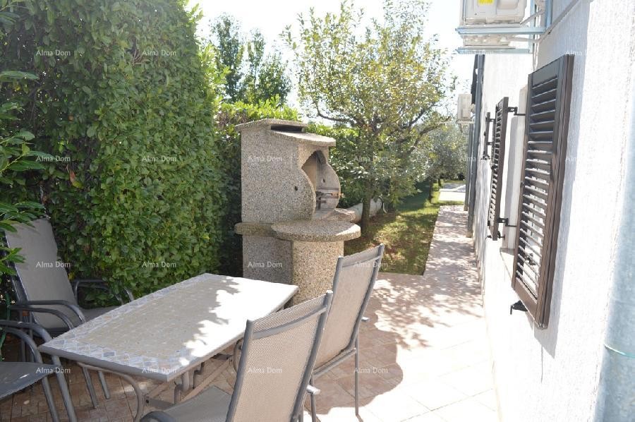 Prekrasna kuća sa bazenom! POREČ 33