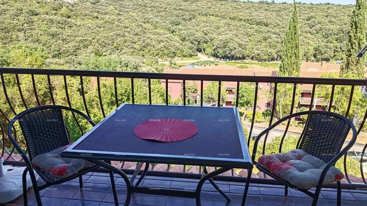 APPARTAMENTO ARREDATO CON BALCONE VICINO AL MARE – PAVIĆINI, DUGA UVALA 2