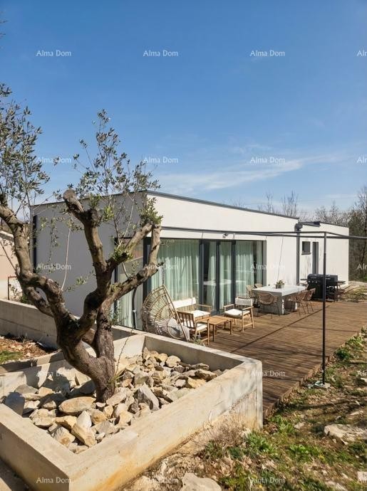 In vendita casa al piano terra in una zona tranquilla di Labin 2