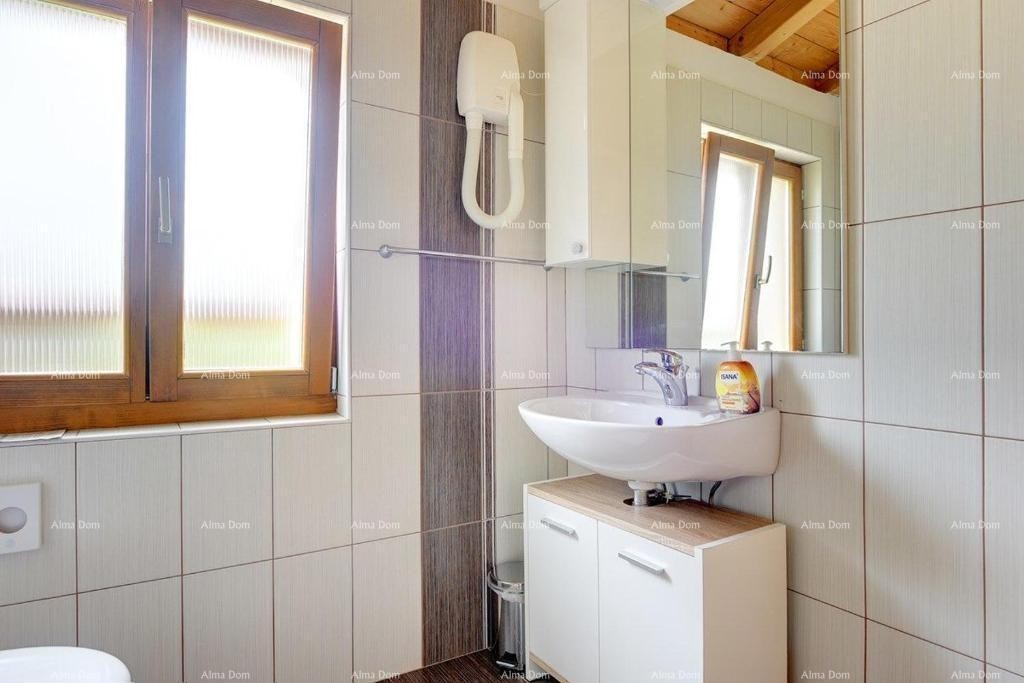 Prodaja se čudovita vila z bazenom v bližini Pazina 34