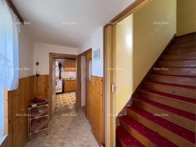 Мы продаем большой отдельно стоящий дом с просторным двором! 14