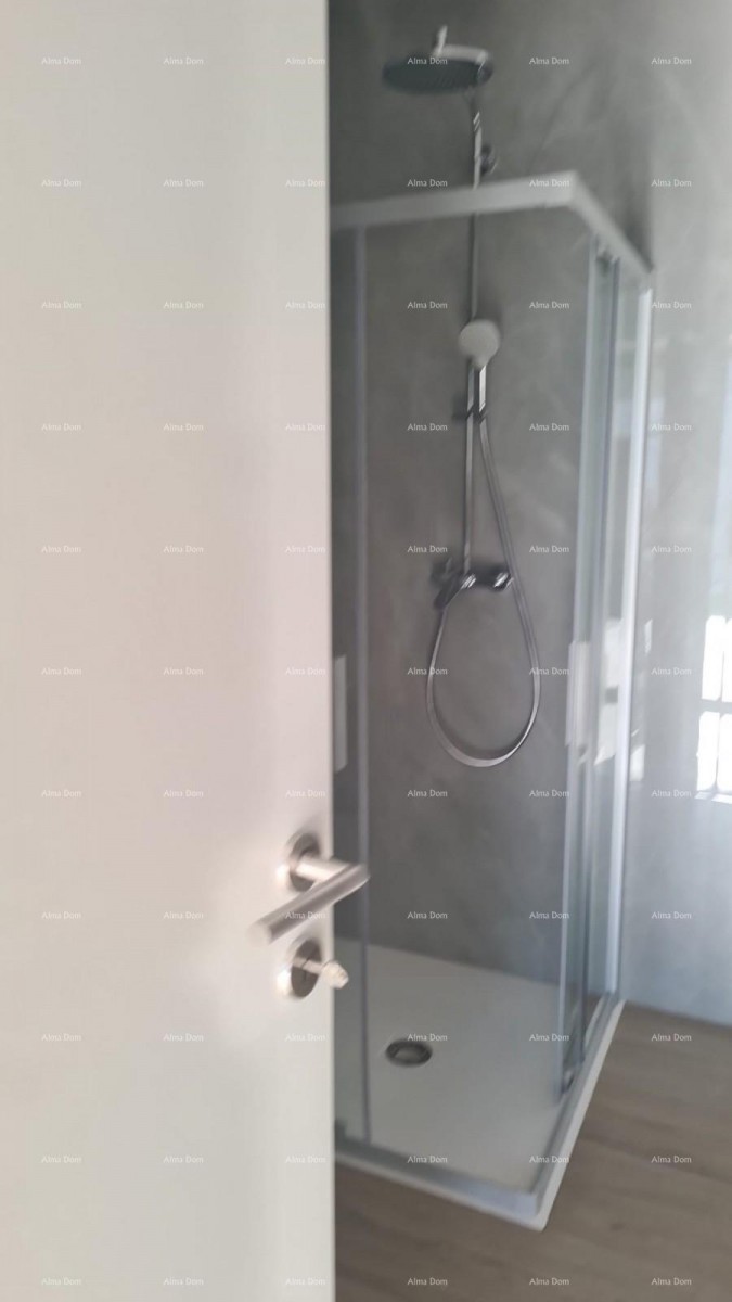 Modern apartment in block A with a garden and parking space, close to Umag! 11