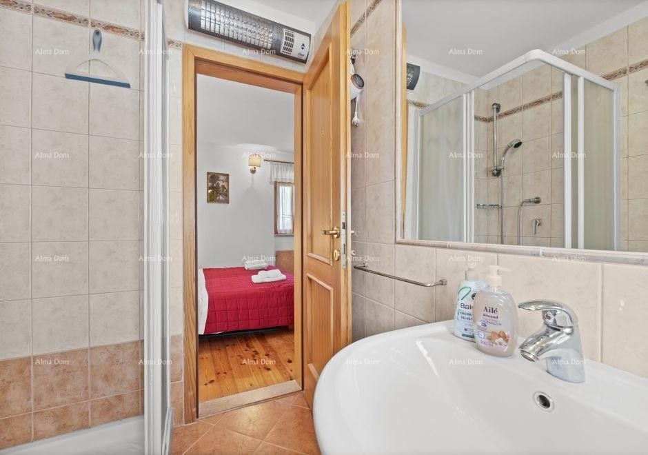 For sale: Renovated Istrian house with a pool – Kanfanar, 208 m², two buildings. 18
