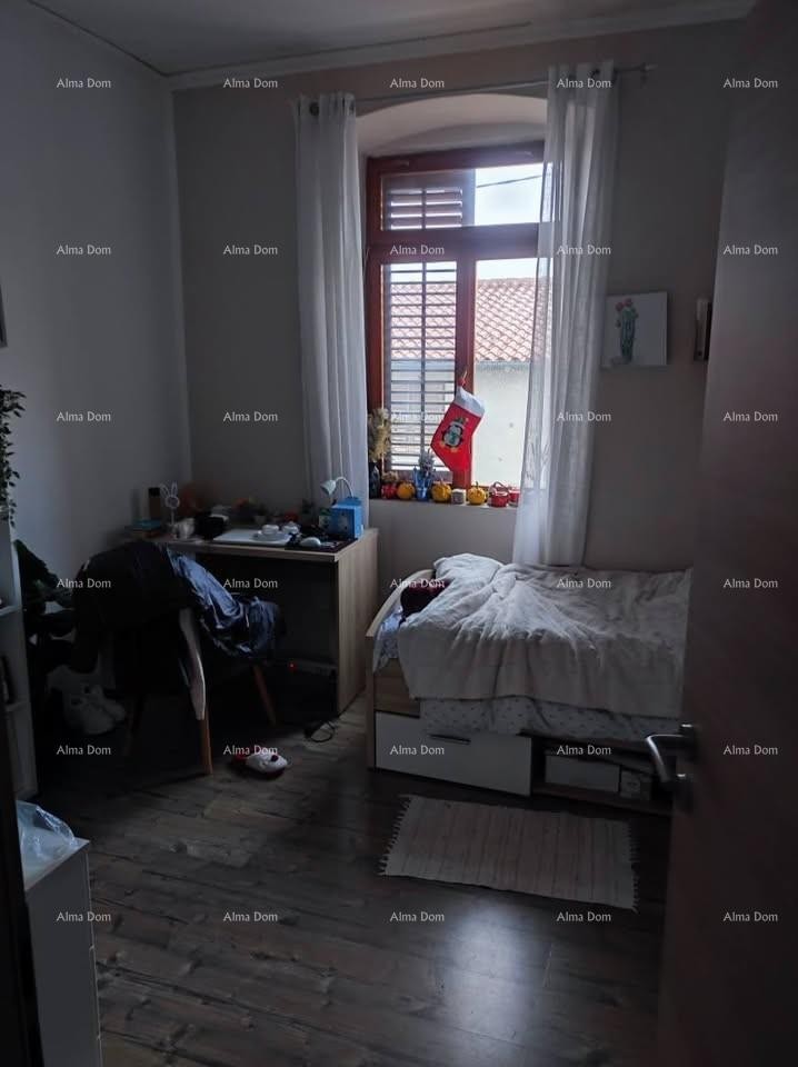 Na prodaju – prostrani stan u Puli,  110 m² 3