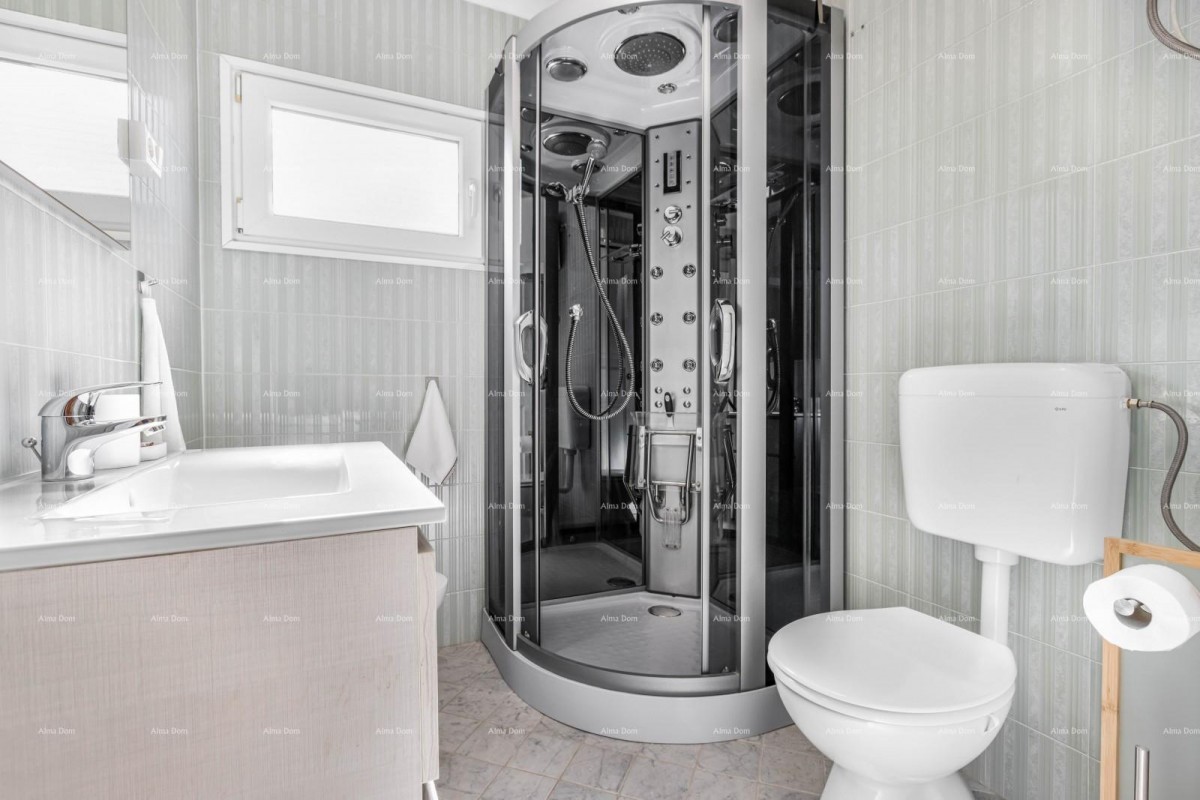 Vendita di due case collegate a Pomer 26