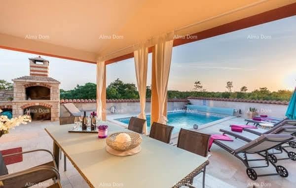 A beautiful house with a pool, surrounded by greenery! 16