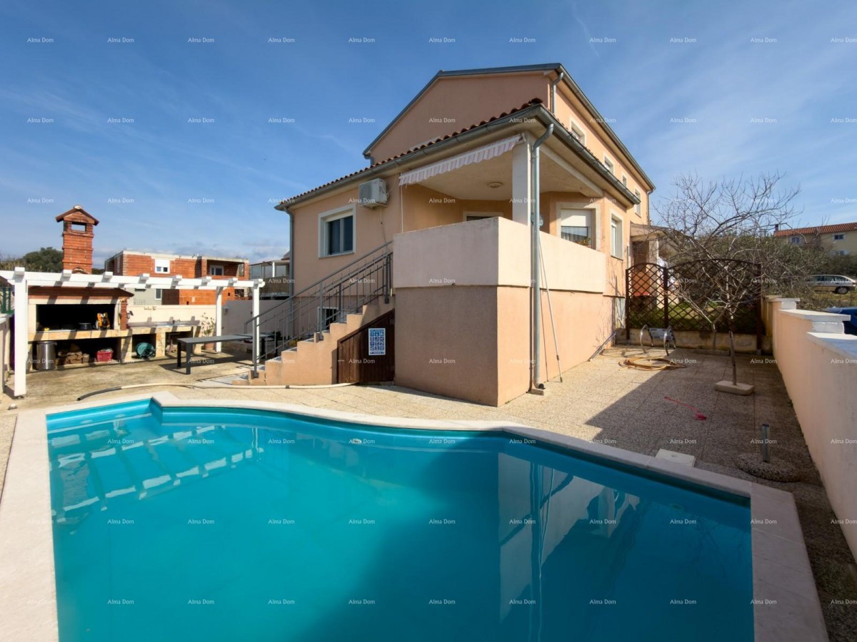 Дом с двумя квартирами в окрестностях Пулы 1