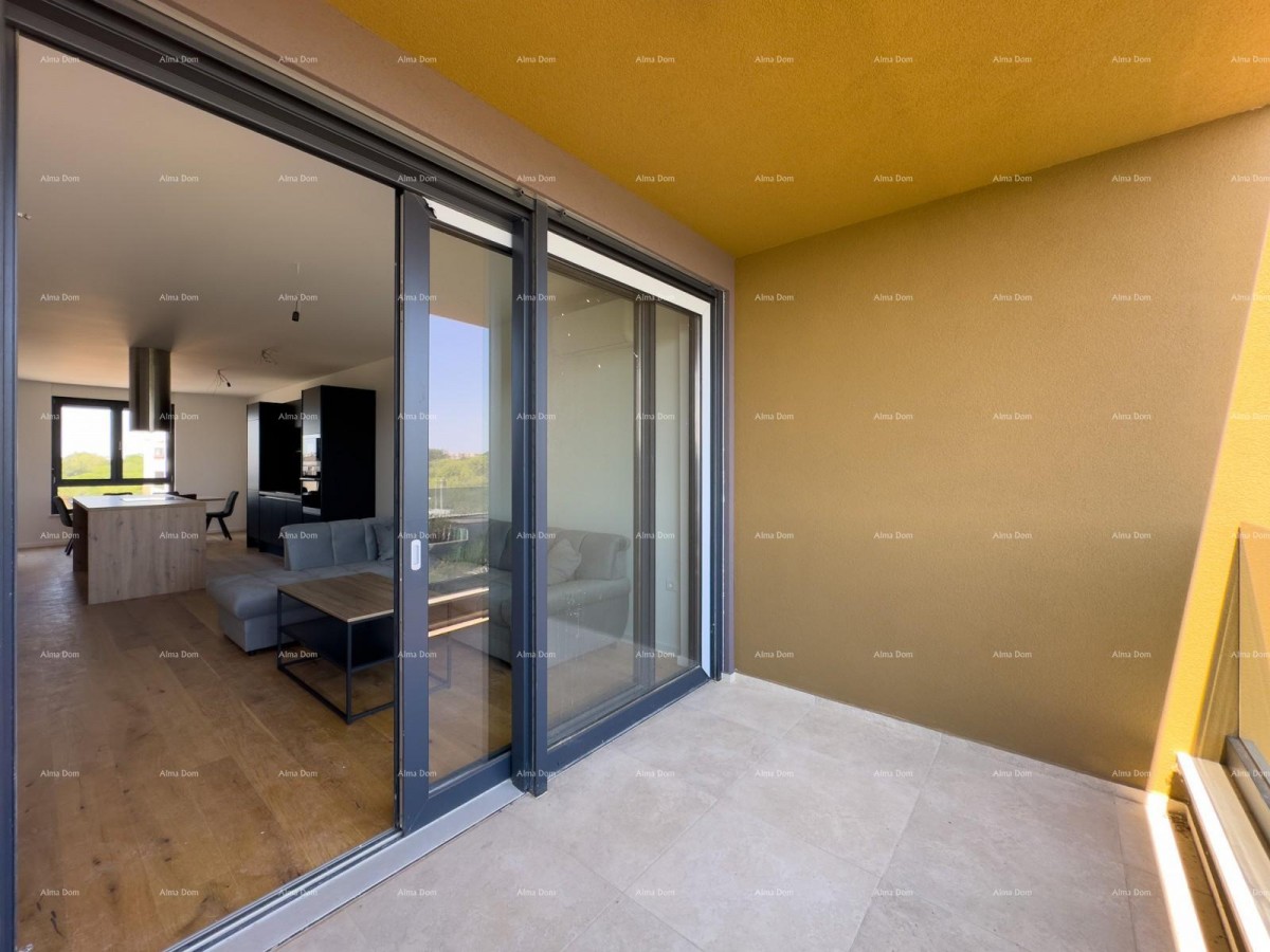 Spacious apartment in Pula with three bedrooms and modern amenities near the city center 9