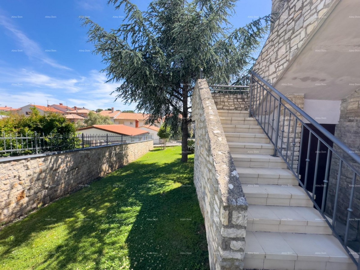 Bellissima casa con piscina a Pola, ideale per famiglie o investimento. 9