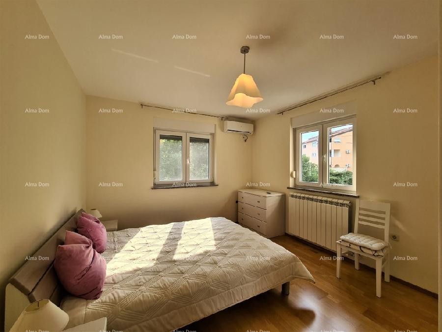 Лижнян продается один большой и один маленький дом. 3