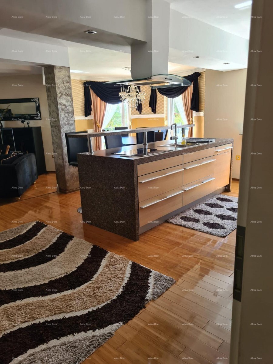 Na prodaju kuća s bazenom – Valtura 8