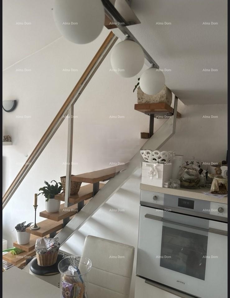 In vendita appartamento su due piani a Pola 5