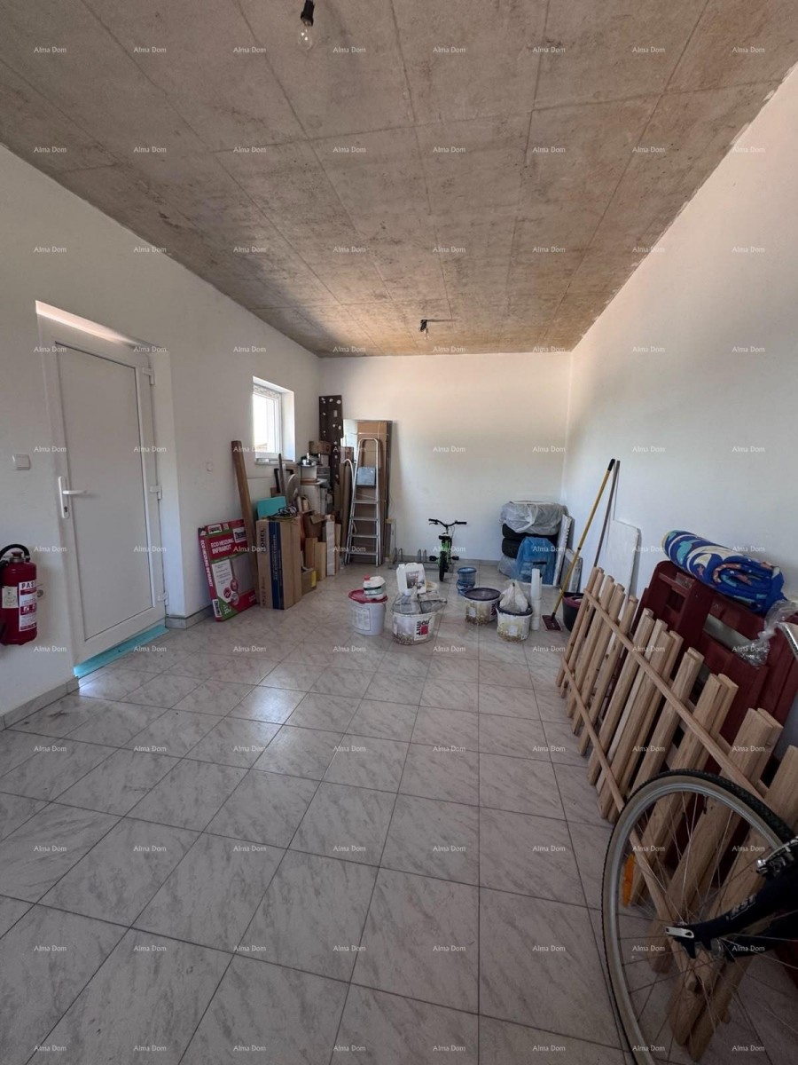 Moderno trilocale con grande terrazza e 2 posti auto 4