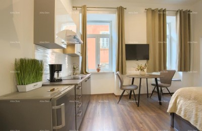 Jedinstvena lokacija. Stan sa 3 zasebne jedinice . Strogi centar Pule. Tržnica.