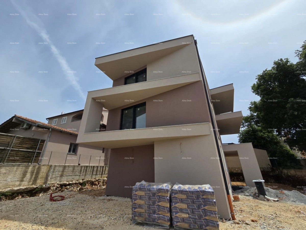 Prodaje se luksuzan stan u Medulinu,  strogi centar mjesta, par minuta lagane šetnje do rive i mora. 29