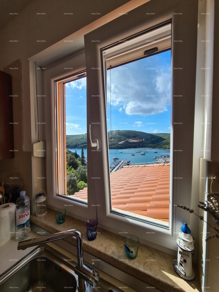 Apartment with an open view of the bay and the sea. 15