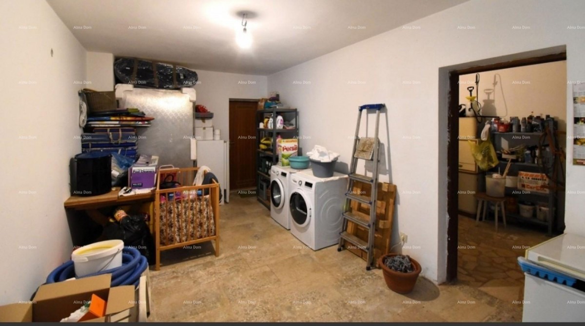 Poreč, Casa con appartamenti di 330m² con piscina 17