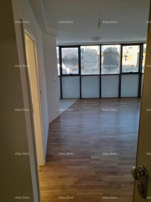 Продажа - квартира с гаражным местом в отличном месте, Пула! 1