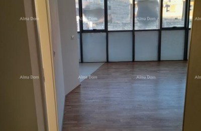 Prodaja - stan s garažnim mestom na odlični lokaciji, Pula!