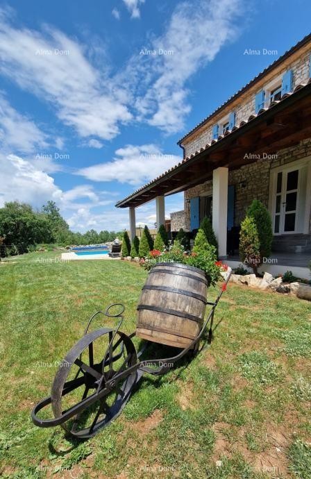 Sveti Lovreč, splendida villa in pietra con ampio giardino 15