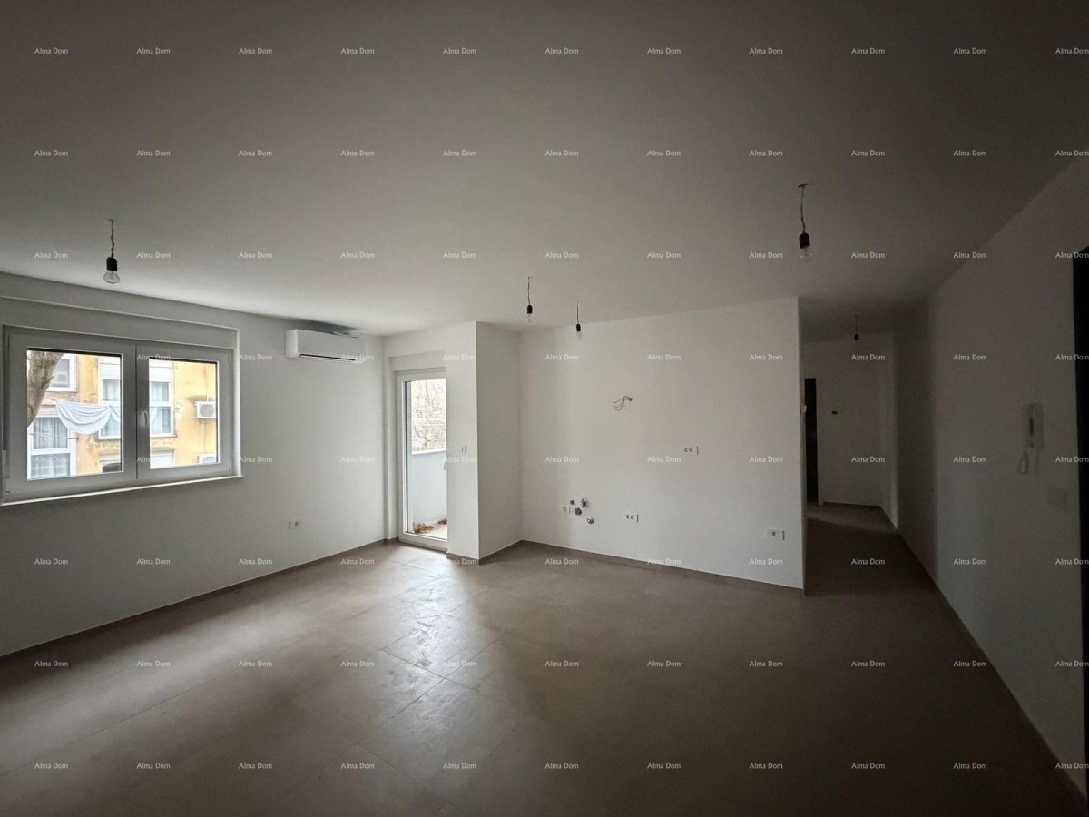 Novogradnja. Blizina gradske tržnice.  Prodaja stanova . Pula, 12