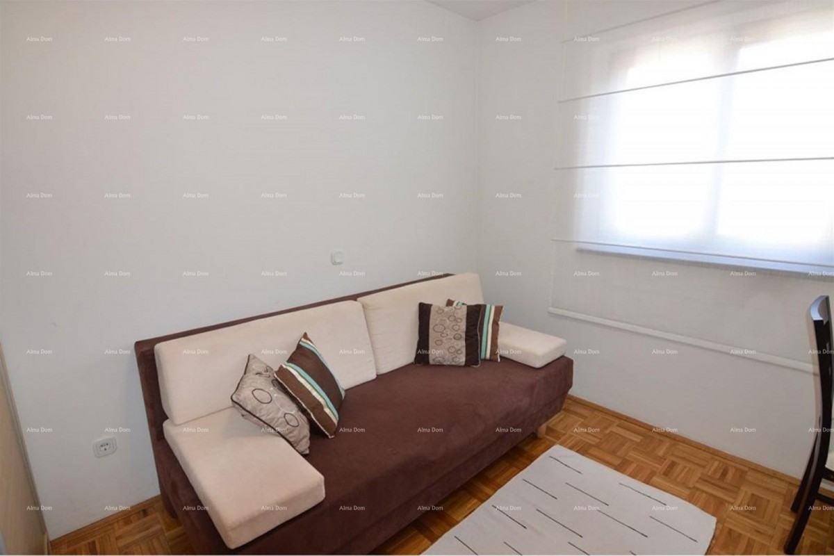 Prostrano stan s dvorištem, Tar 8