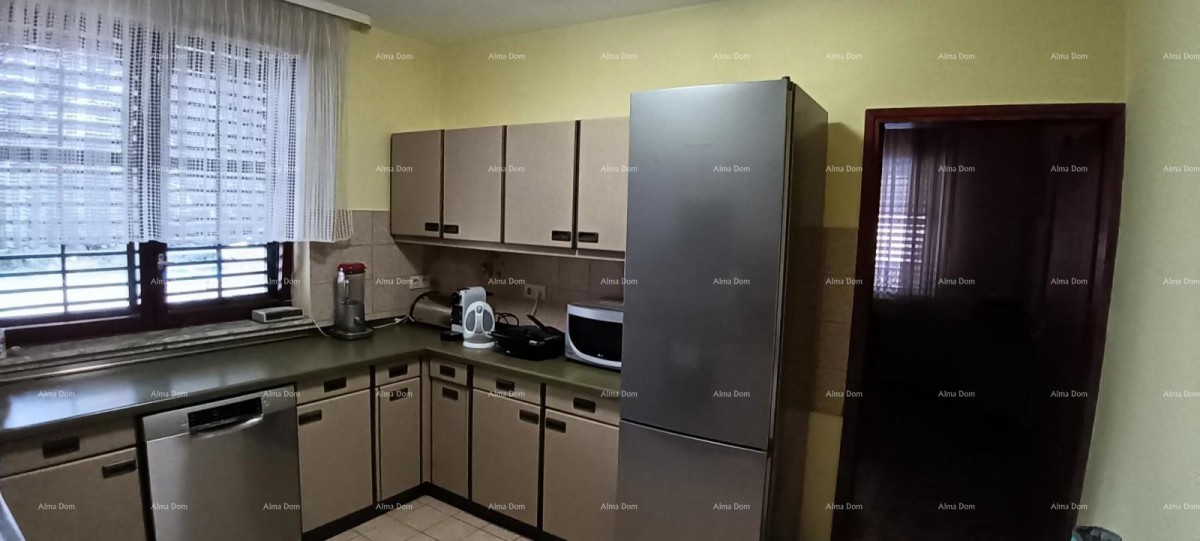 Poreč, Casa con appartamenti di 330m² con piscina 9