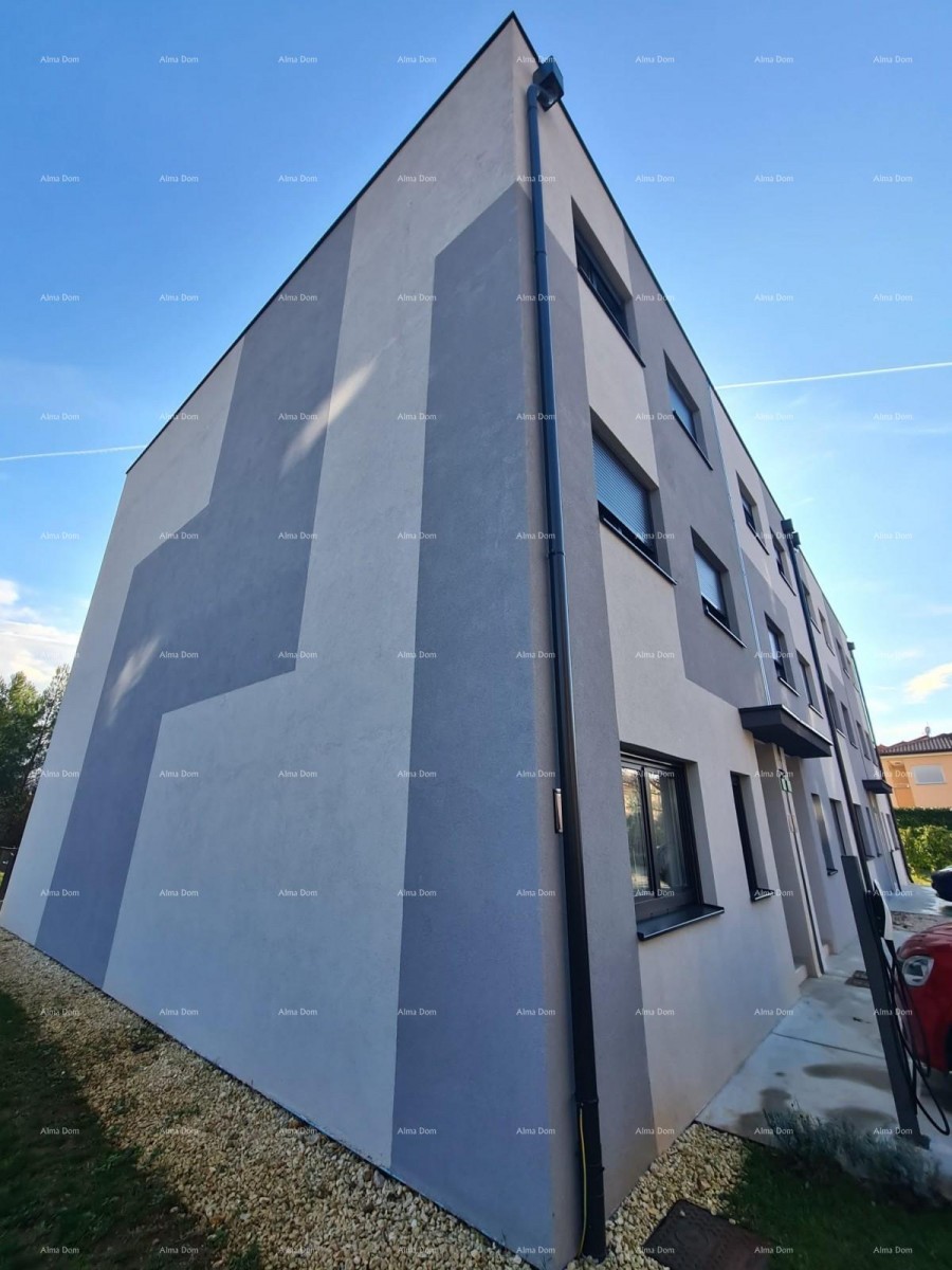 In italiano, il titolo si traduce in: 3