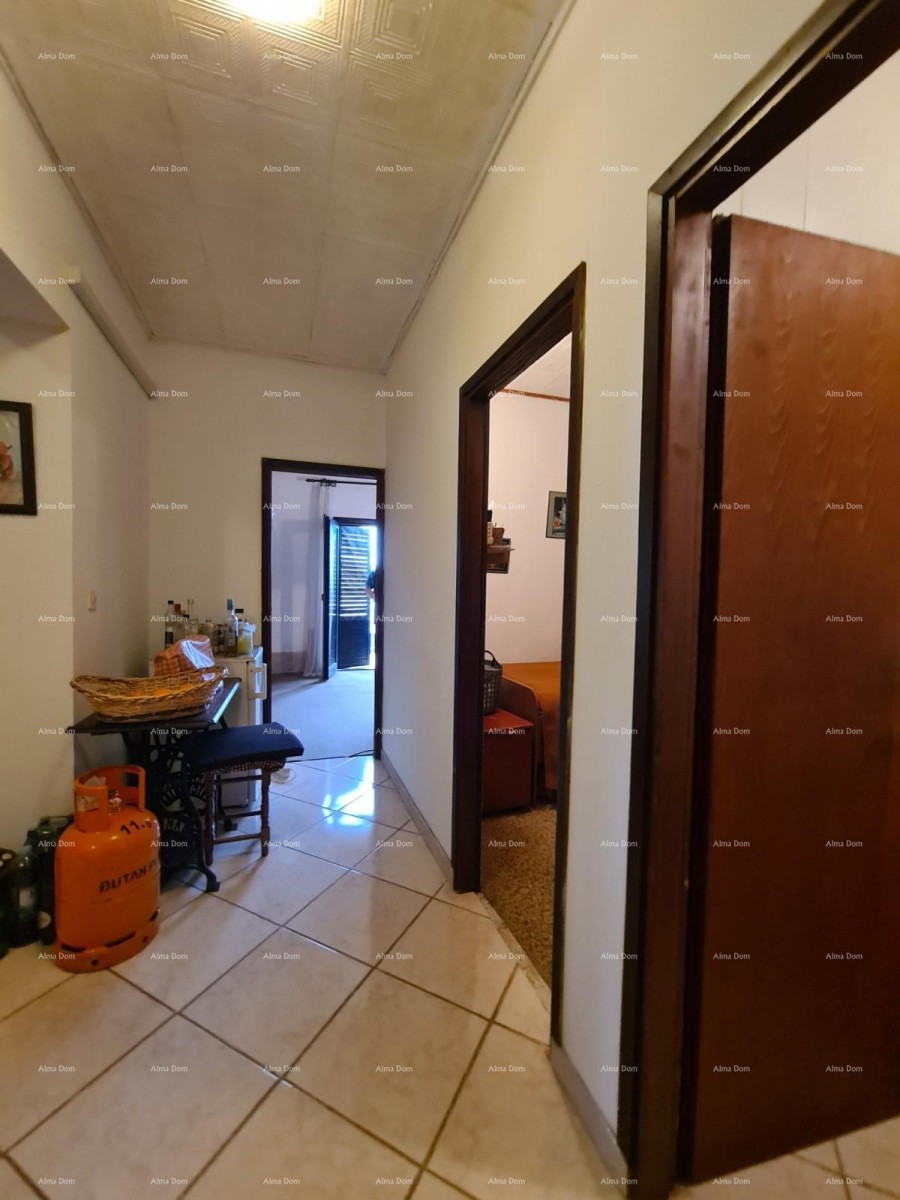 House with a large yard for sale, Jadreški 10