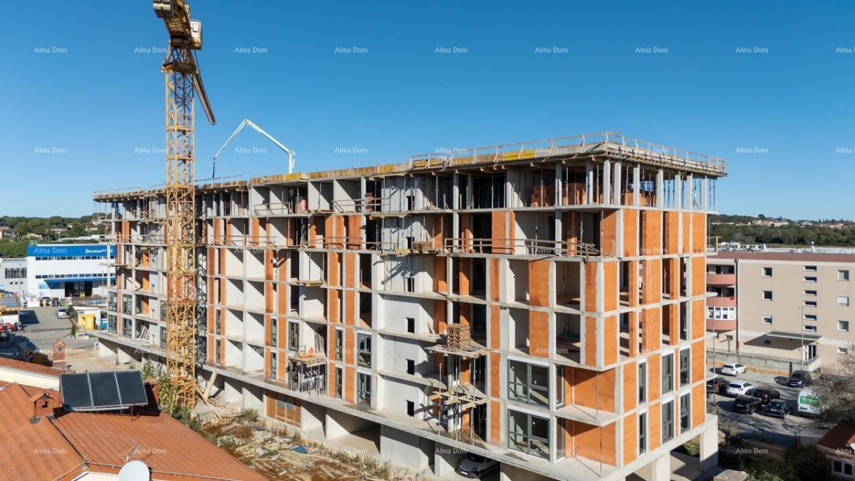 Pula! Edificio residenziale moderno con ascensore, vicino al centro. Appartamento con posto auto e cantina S84. 20