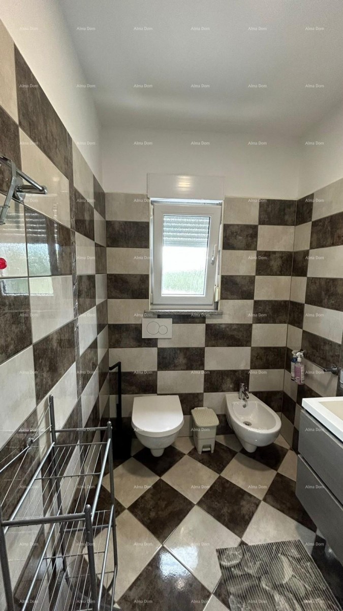 Pula Veli vrh. We are selling a house with multiple apartments and a swimming pool. 28