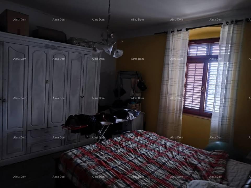 Na prodaju – prostrani stan u Puli,  110 m² 4