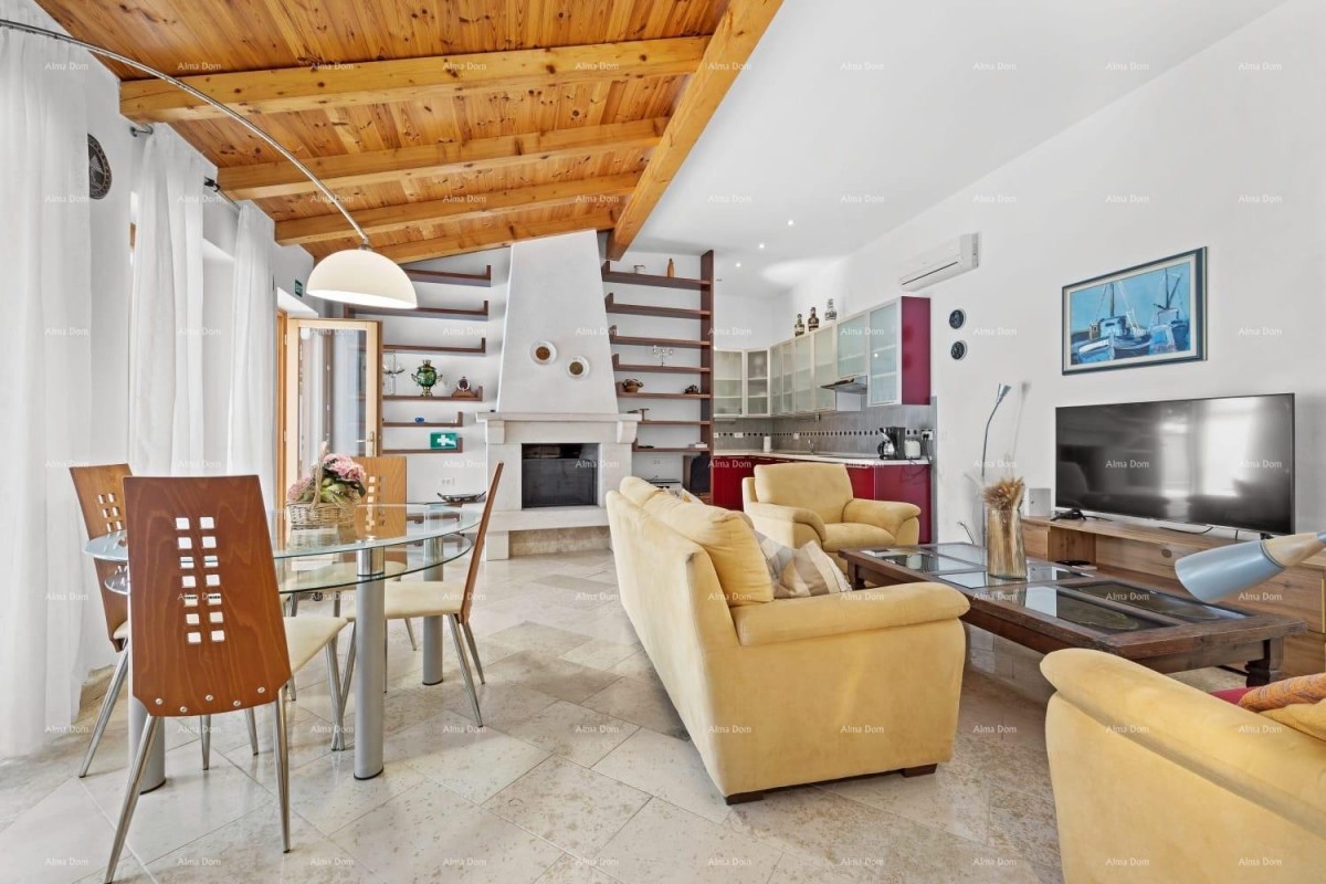 For sale: Renovated Istrian house with a pool – Kanfanar, 208 m², two buildings. 24