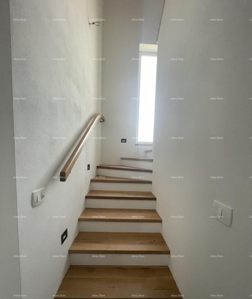House in a row with a yard 5