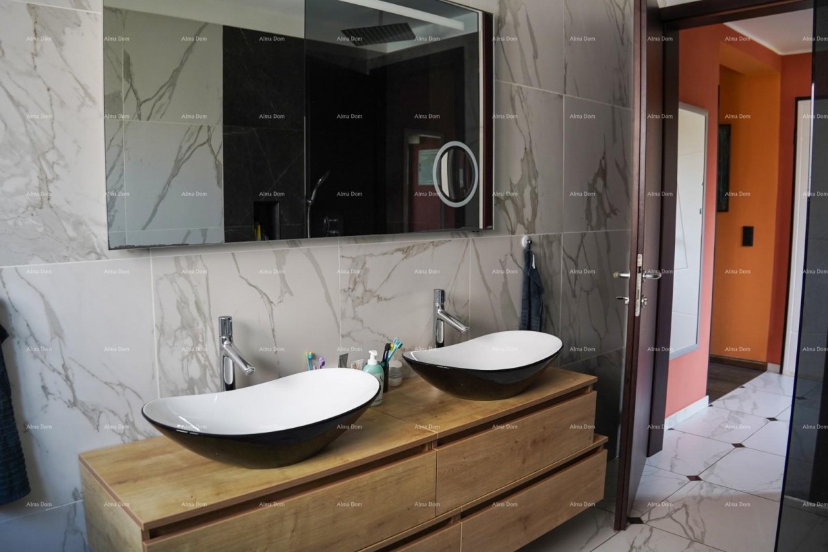 Rovinj. Stanovanje v prvem nadstropju hiše 11