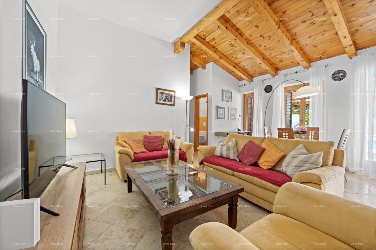 For sale: Renovated Istrian house with a pool – Kanfanar, 208 m², two buildings. 28