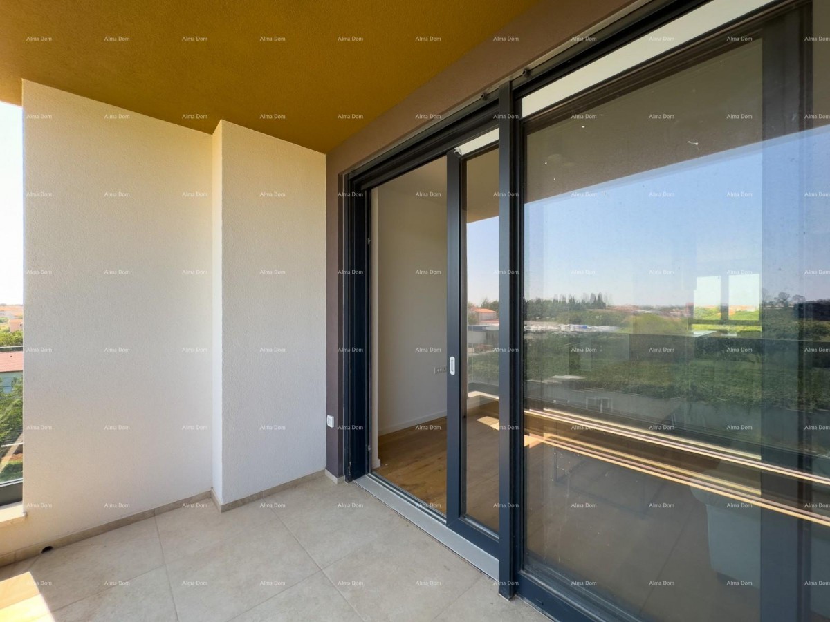 Spacious apartment in Pula with three bedrooms and modern amenities near the city center 10