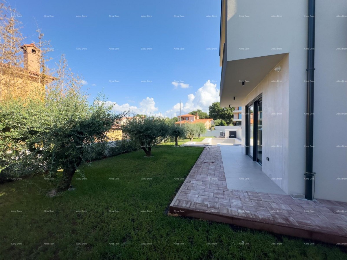 Vendiamo villa bifamiliare con piscina e garage 16