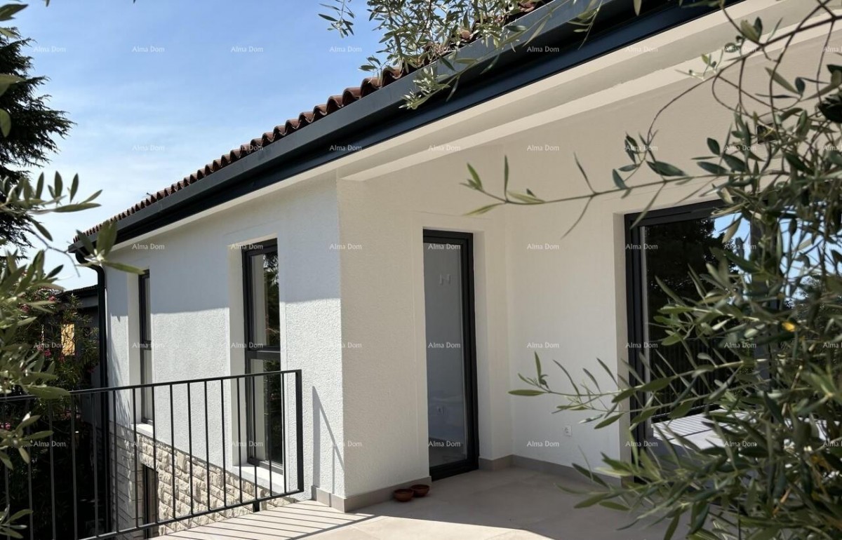 УМАГ – Дом с бассейном и тремя отдельными апартаментами 11