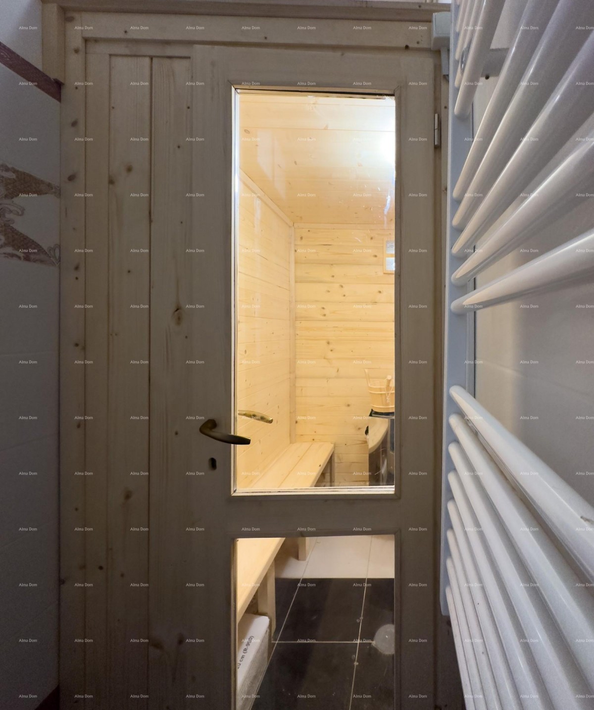 Sale of an apartment in the center with 4 residential units, Pula! 9