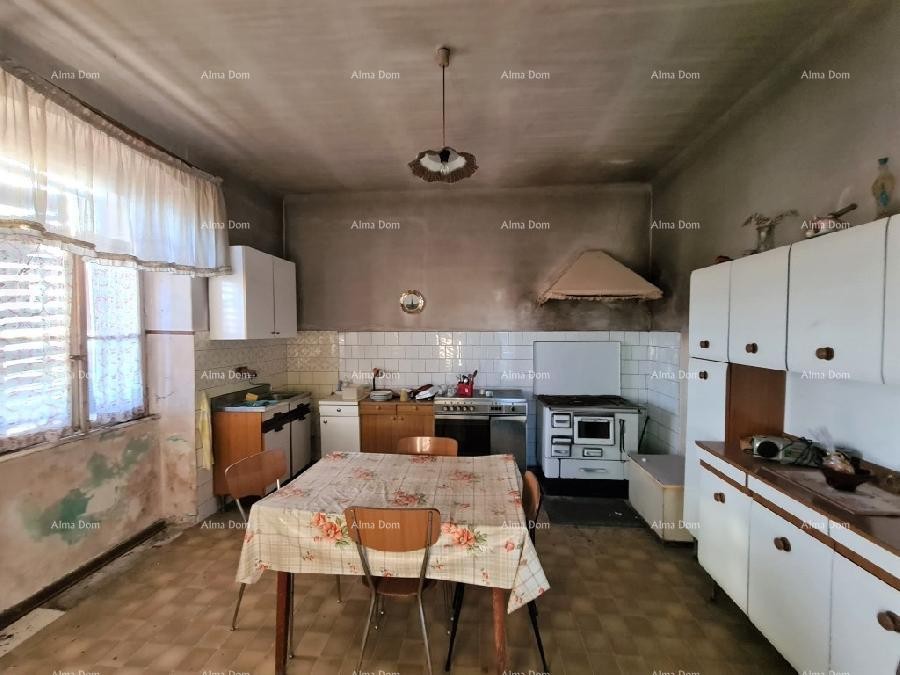 Продается старый истарский каменный дом с видом на Грожнян. 6