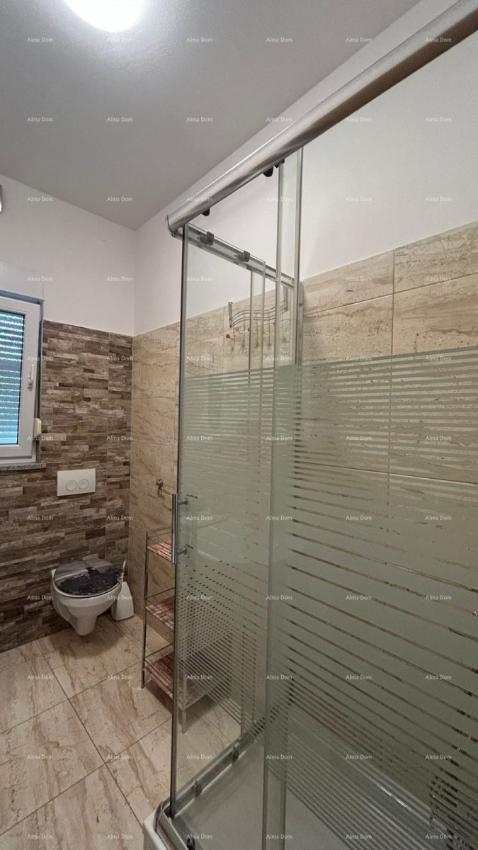 Pula Veli vrh. We are selling a house with multiple apartments and a swimming pool. 37